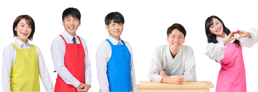 エプロン姿の5人のメンバーと旭堂南歩